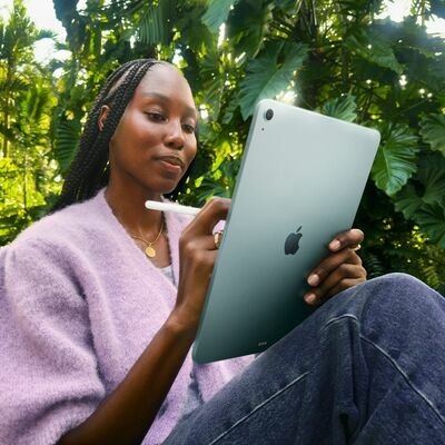 Apple iPad Air 13-inch (M4), 128 GB, Blue - front and back view